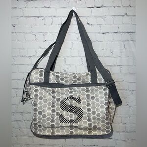 thirty-one Weekender bag, gray & white geometric print with a S monogram